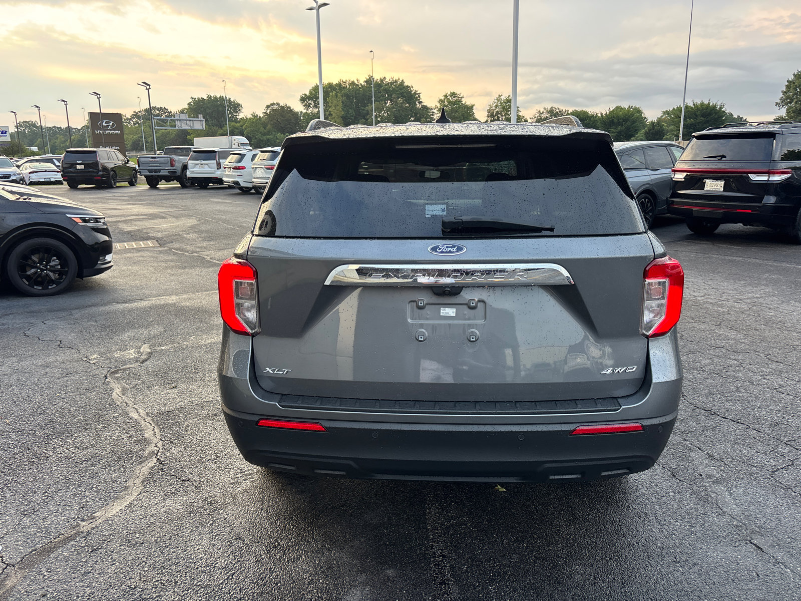 Used 2023 Ford Explorer XLT AWD/4WD image 6