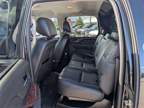 Used 2013 Chevrolet Avalanche LT image 6