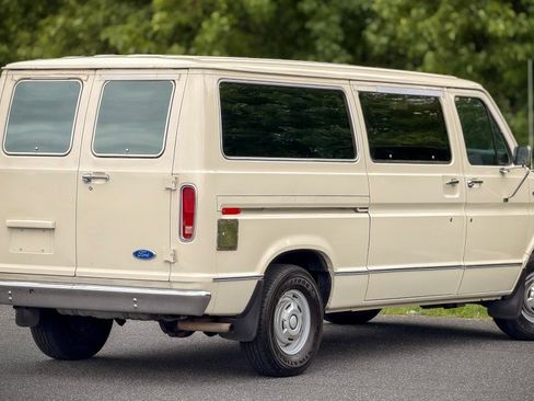 Used 1990 Ford E-150 and Econoline 150 RWD image 9