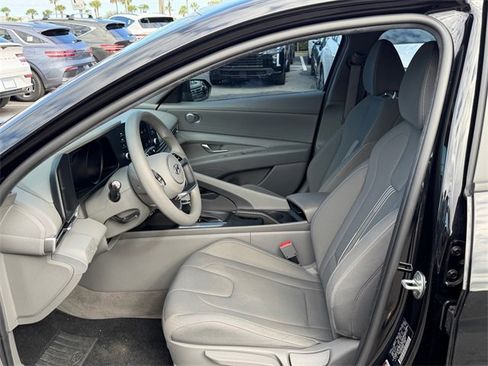 Used 2023 Hyundai Elantra SEL image 7