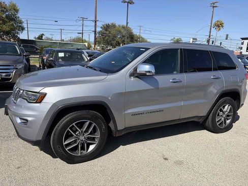 Used 2017 Jeep Grand Cherokee Limited w/ Luxury Group II RWD image 2