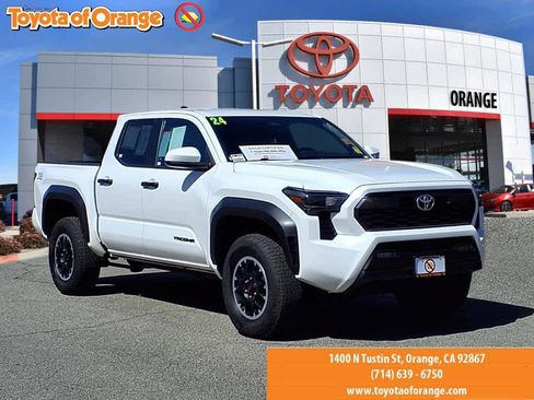 Certified 2024 Toyota Tacoma TRD Off-Road AWD/4WD image 1