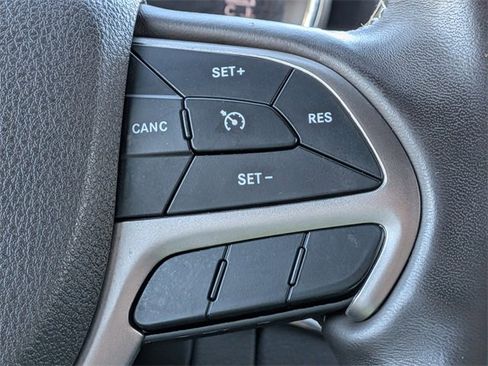 Used 2018 Jeep Grand Cherokee Overland image 32