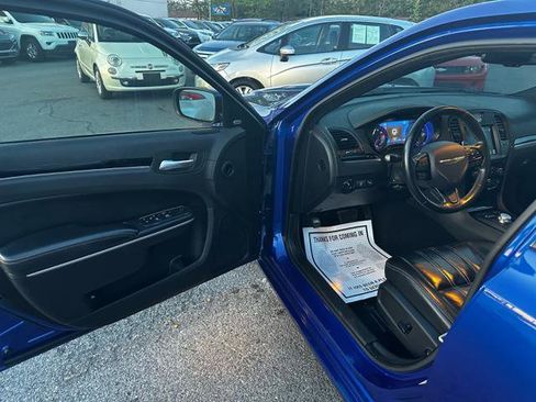 Used 2019 Chrysler 300 S image 11