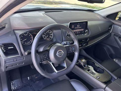 Used 2021 Nissan Rogue SL FWD image 12
