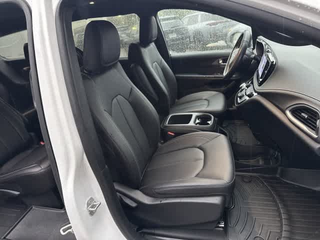 Used 2026 Chrysler Pacifica Select FWD image 19