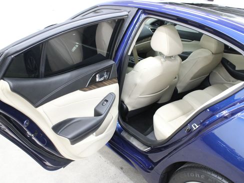 Used 2017 Nissan Maxima Platinum image 27