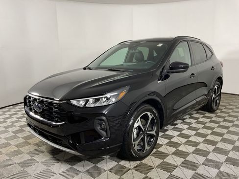Used 2023 Ford Escape ST-Line Select w/ Tech Pack #2 image 4