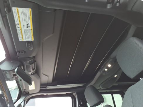 Used 2024 Jeep Wrangler Unlimited AWD/4WD image 9