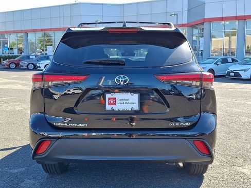 Certified 2022 Toyota Highlander XLE image 6