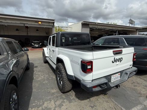 Used 2020 Jeep Gladiator Overland AWD/4WD image 6