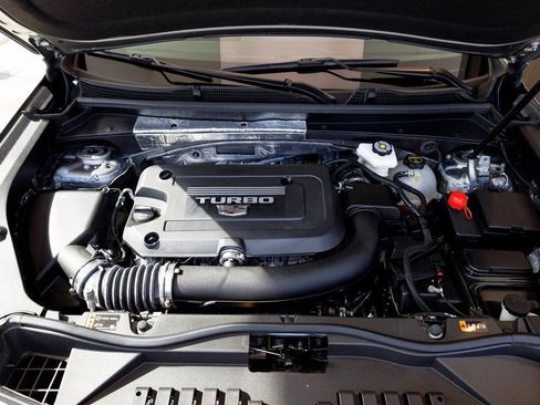 Used 2025 Cadillac XT4 Premium Luxury image 36