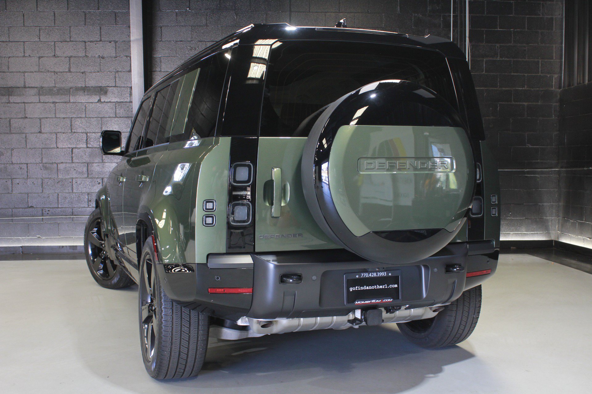 Used 2026 Land Rover Defender 110 X-Dynamic SE AWD/4WD image 16