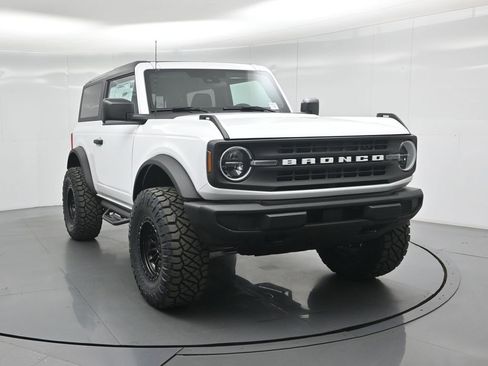 New 2025 Ford Bronco Base image 21
