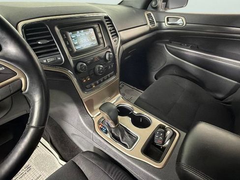Used 2017 Jeep Grand Cherokee Laredo w/ Quick Order Package 2BE RWD image 19