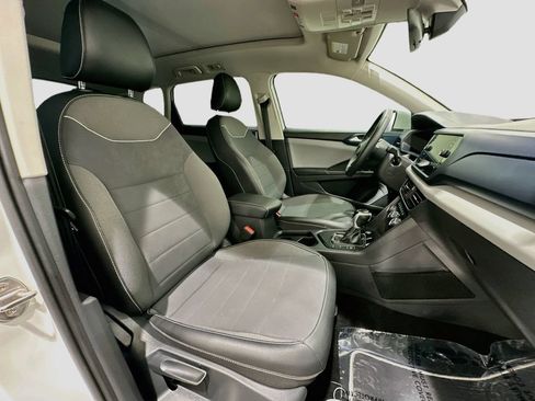 Used 2023 Volkswagen Taos SE w/ Panoramic Sunroof Package FWD image 28