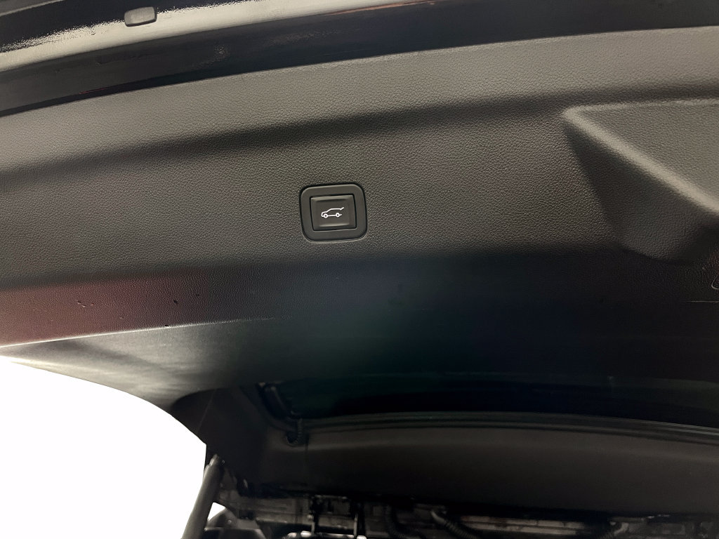 Certified 2026 GMC Yukon XL AT4 Ultimate w/ LPO, Floor Liner Package AWD/4WD image 55