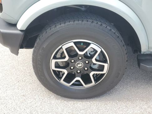 Used 2024 Ford Bronco Outer Banks AWD/4WD image 13
