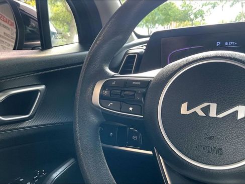 Used 2025 Kia Sportage LX image 8