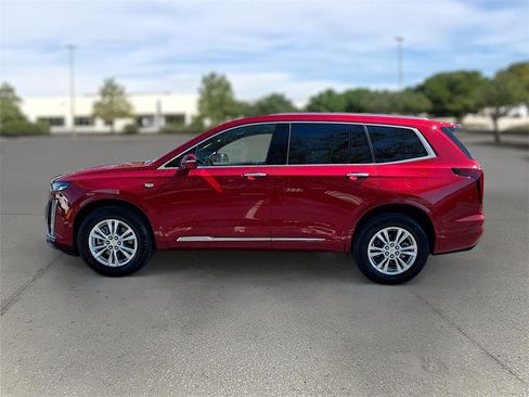 New 2025 Cadillac XT6 Luxury image 4