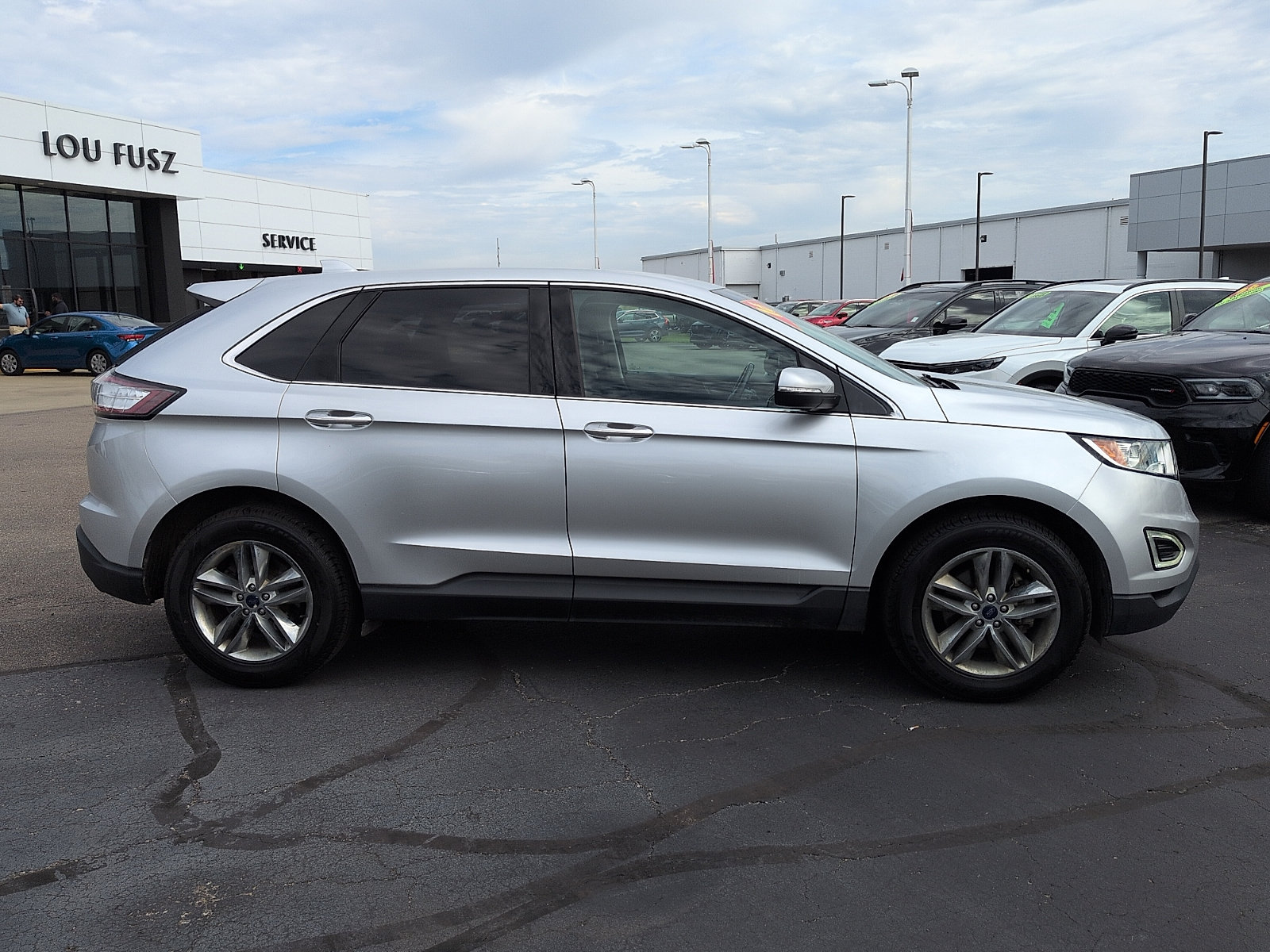 Used 2016 Ford Edge SEL FWD image 2