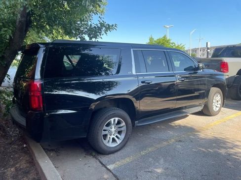 Used 2018 Chevrolet Suburban LT RWD image 6