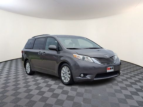 Used 2016 Toyota Sienna XLE Premium AWD/4WD image 4