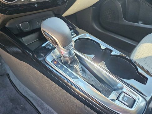 Used 2025 Chevrolet Trax LT w/ LT Convenience Package image 25