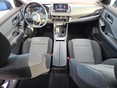 Used 2023 Nissan Rogue SV FWD image 4