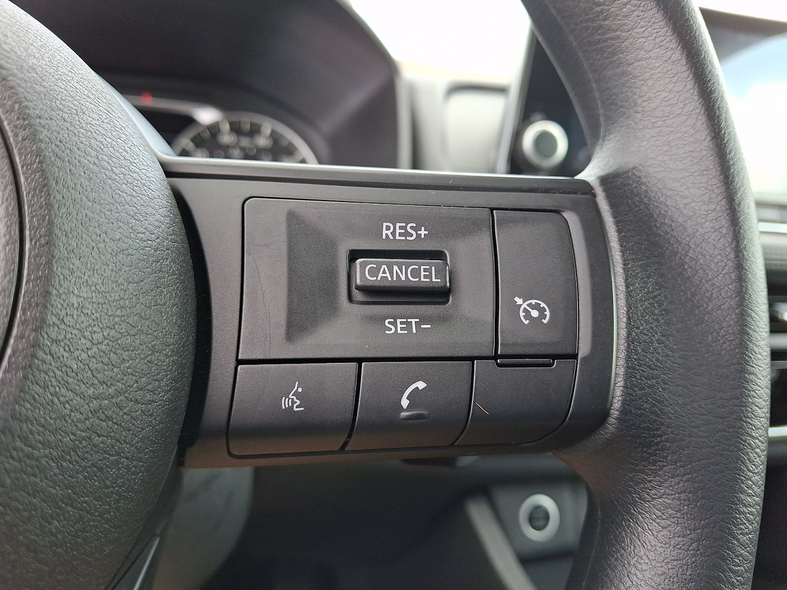 Used 2023 Nissan Rogue S AWD/4WD image 21