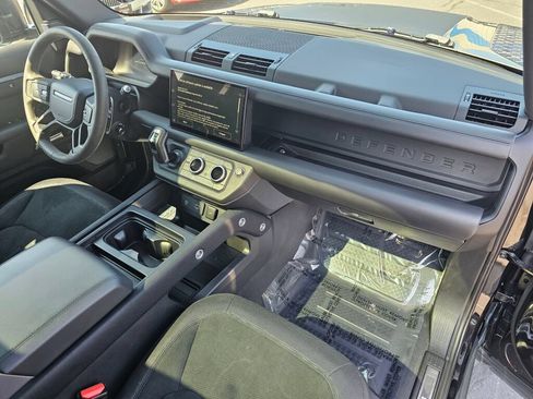 Used 2023 Land Rover Defender 110 V8 AWD/4WD image 11