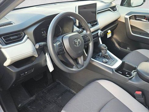 Used 2025 Toyota RAV4 XLE AWD/4WD image 10