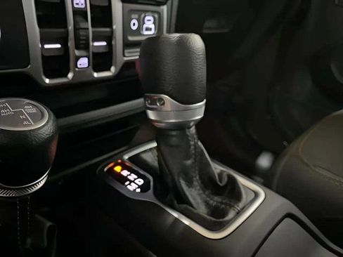 Used 2024 Jeep Wrangler Unlimited w/ Convenience Group AWD/4WD image 58