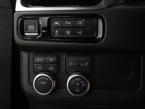 Used 2025 GMC Yukon XL Denali w/ Sun & Power Step Package AWD/4WD image 29