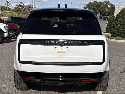New 2026 Land Rover Range Rover SE image 4