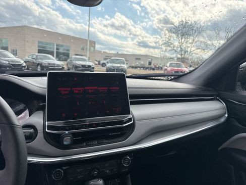 Used 2023 Jeep Compass Limited image 21