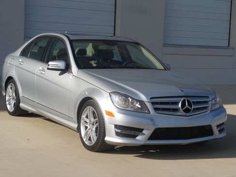 Used 2013 Mercedes-Benz C 250 Sport image 3
