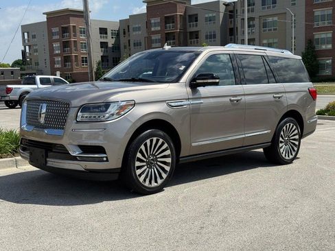 Certified 2020 Lincoln Navigator Reserve w/ Luxury Package AWD/4WD image 9