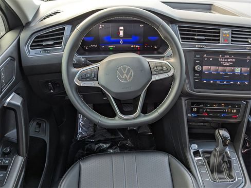 Certified 2023 Volkswagen Tiguan SE image 18