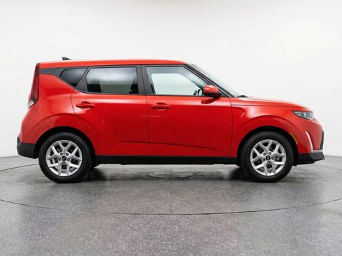 Used 2025 Kia Soul LX w/ LX Technology Package image 11