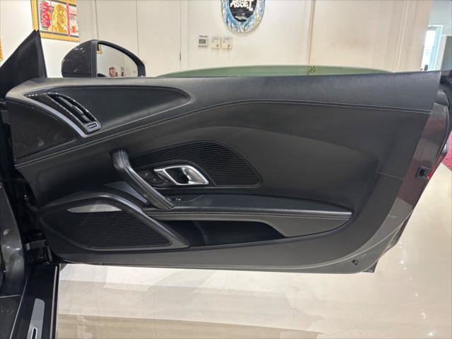 Used 2017 Audi R8 V10 w/ Carbon Exterior Package AWD/4WD image 26