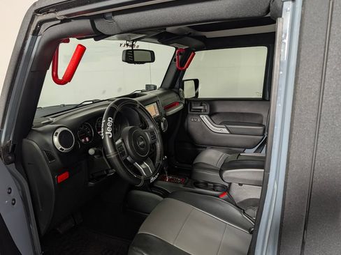 Used 2015 Jeep Wrangler Unlimited Rubicon AWD/4WD image 24