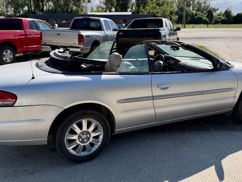 Used 2004 Chrysler Sebring Limited image 7