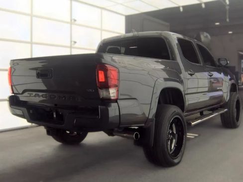 Used 2017 Toyota Tacoma TRD Sport w/ Tow Package RWD image 2
