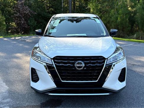New 2025 Nissan Kicks Play S FWD image 2