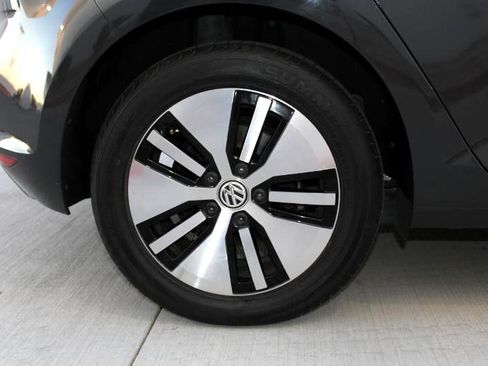 Used 2016 Volkswagen e-Golf SE image 31