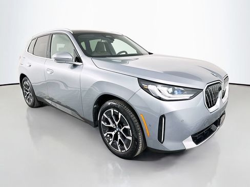 Used 2025 BMW X3 xDrive30i w/ Premium Package AWD/4WD image 3