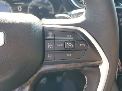 Used 2023 Jeep Grand Cherokee L Limited image 17