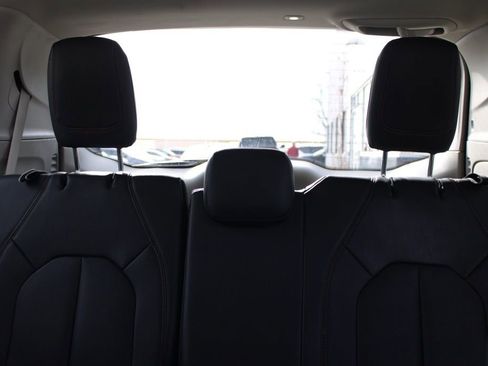 Used 2019 Chrysler Pacifica Touring-L image 30