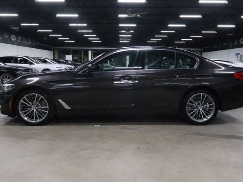 Used 2019 BMW 530i w/ Convenience Package image 2